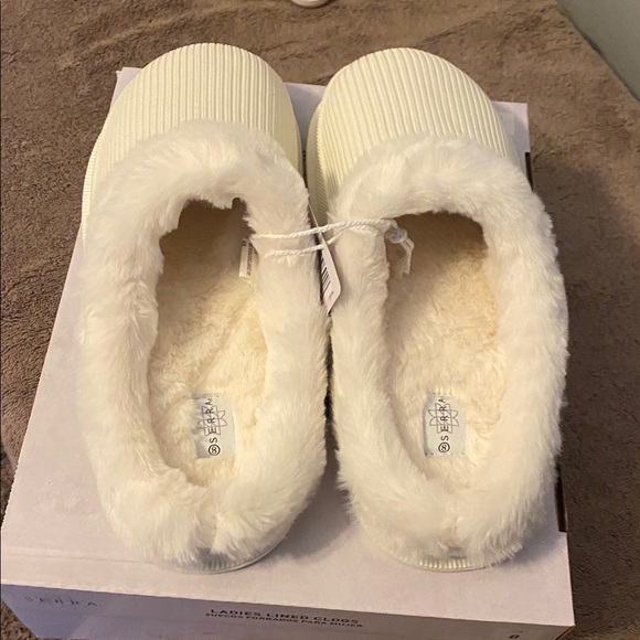 Clogs - Picture 3 of 9